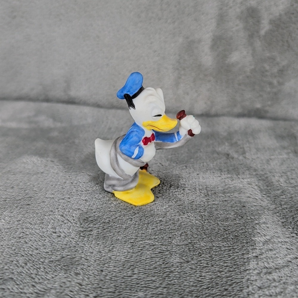 Vtg Walt Disney Productions Donald Duck Holding Hose Bisque Porcelain Figurine